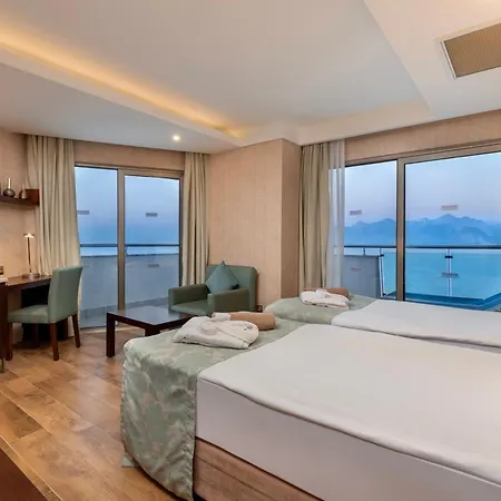 Ramada Plaza 5* Antalya
