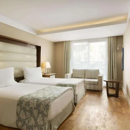 Hotel Ramada Plaza 5*